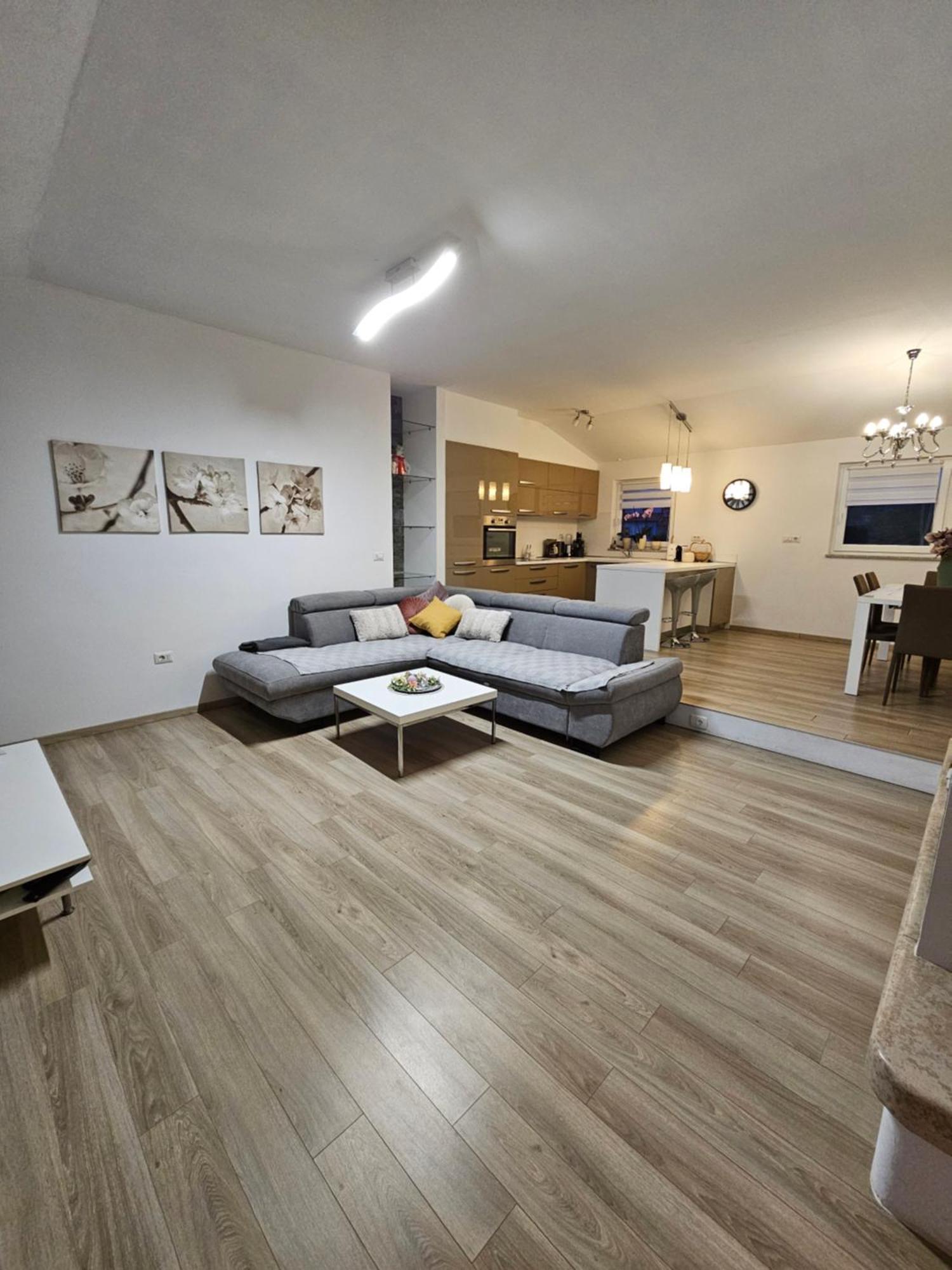 Apartment Robi ウマグ エクステリア 写真