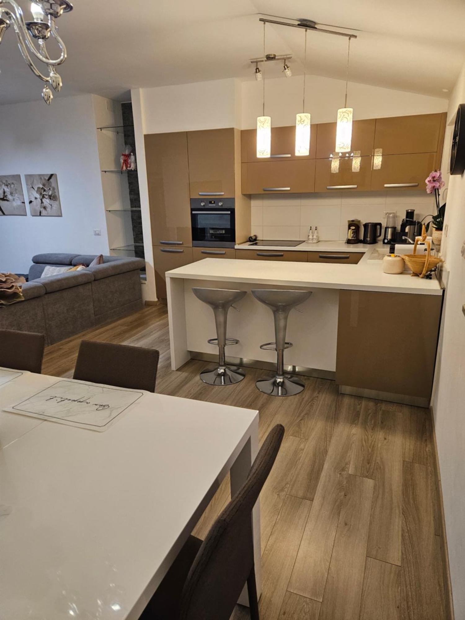 Apartment Robi ウマグ エクステリア 写真